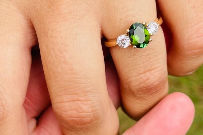Anell de Compromis amb Tourmalina i Diamants