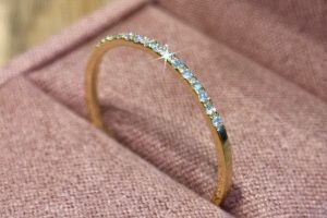Anell d'or 18K amb diamants fet a mida